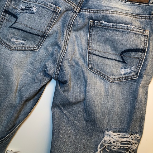 AMERICAN EAGLE MEDIUM WASH RIPPED TOMGIRL JEANS - Picture 2 of 7